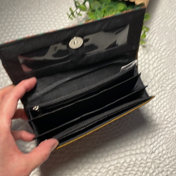 Boho fabric wallet made in Cambodia - Picture 3 of 3